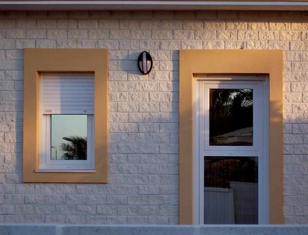 Fachada construida con bloques de concreto